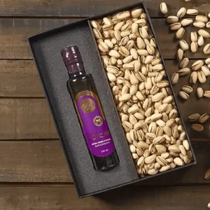 بسته کادویی آوان، شامل پسته و روغن زیتون داتچین